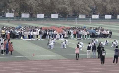 《操场上》教学设计